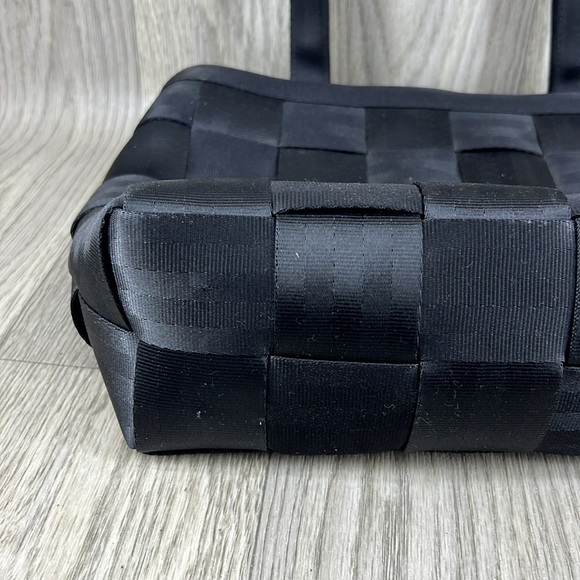 Harveys Seatbelt Bag - Picture 5 of 14